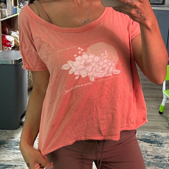 Roxy Tee - Picture 1 of 7